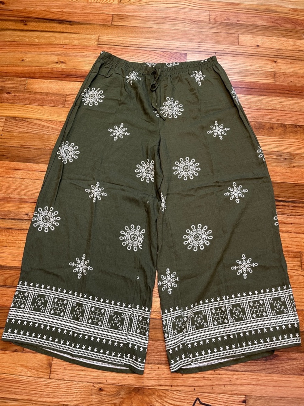 Boho Floral Palazzo Pants Gorgeous pants! 3X Plus Size Green pull on NICE!